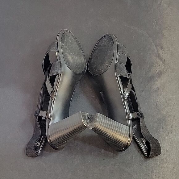 NUE OPTIONS LOW BLOCK HEEL CRISSCROSS ELASTIC STRAP OPEN TOE SANDAL - Picture 9 of 14